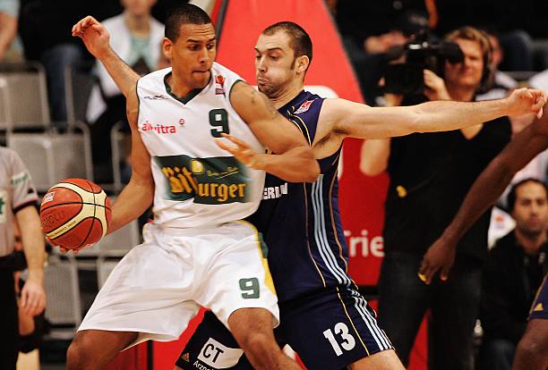 他在关键时 他在关键时