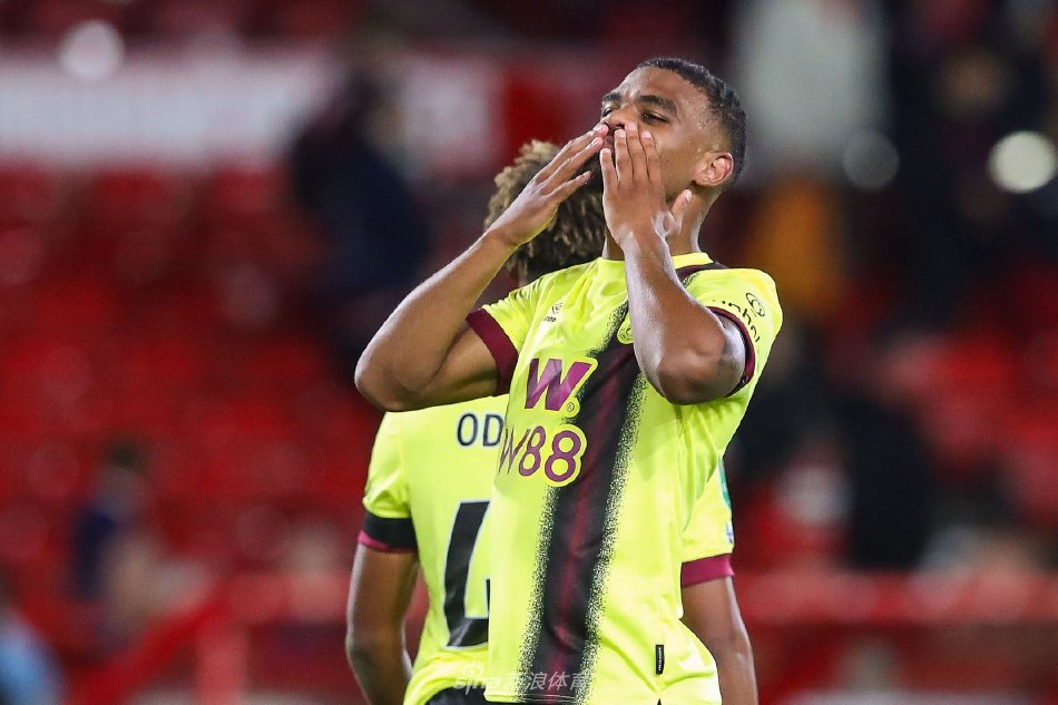 与裁判交流 与裁判交流